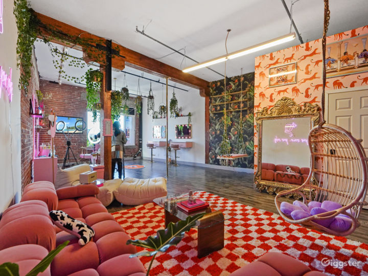 Super Stylish, Pink Aesthetic Salon in DTLA Photo 5