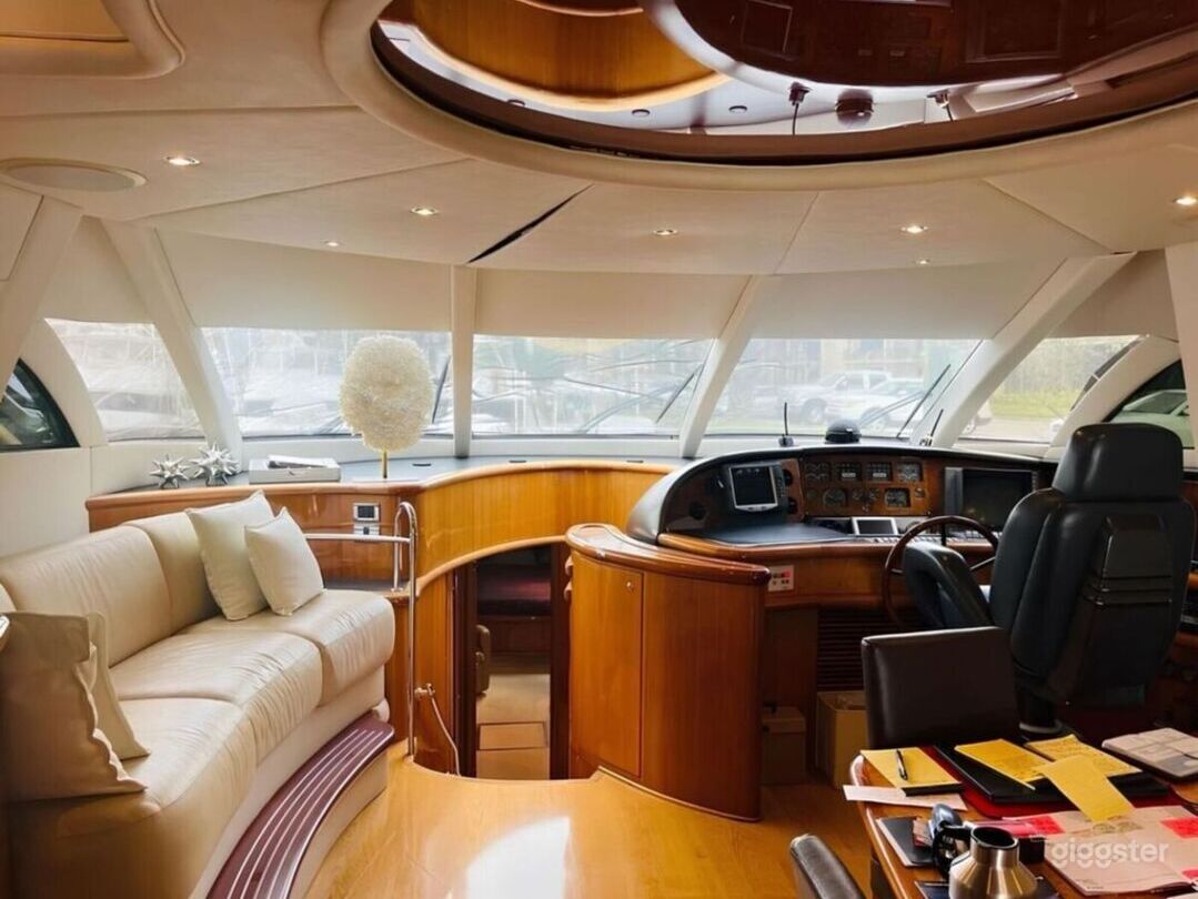 The Stylish 90&#x27; Sunseeker   Photo 3