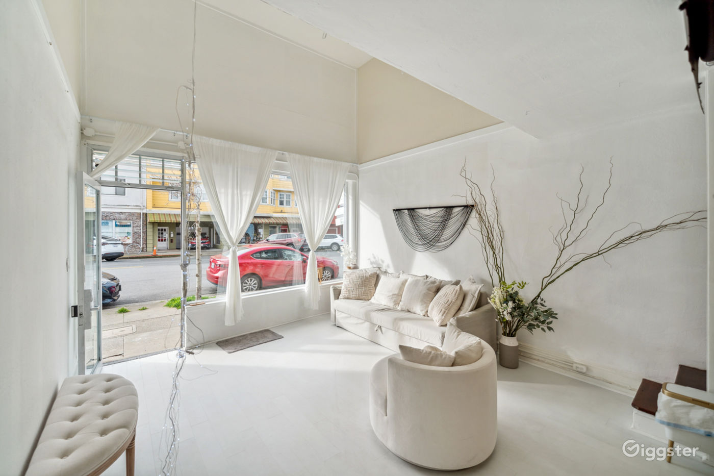 Furnished Natural Light Studio in Heart of Inner Sunset Rent this