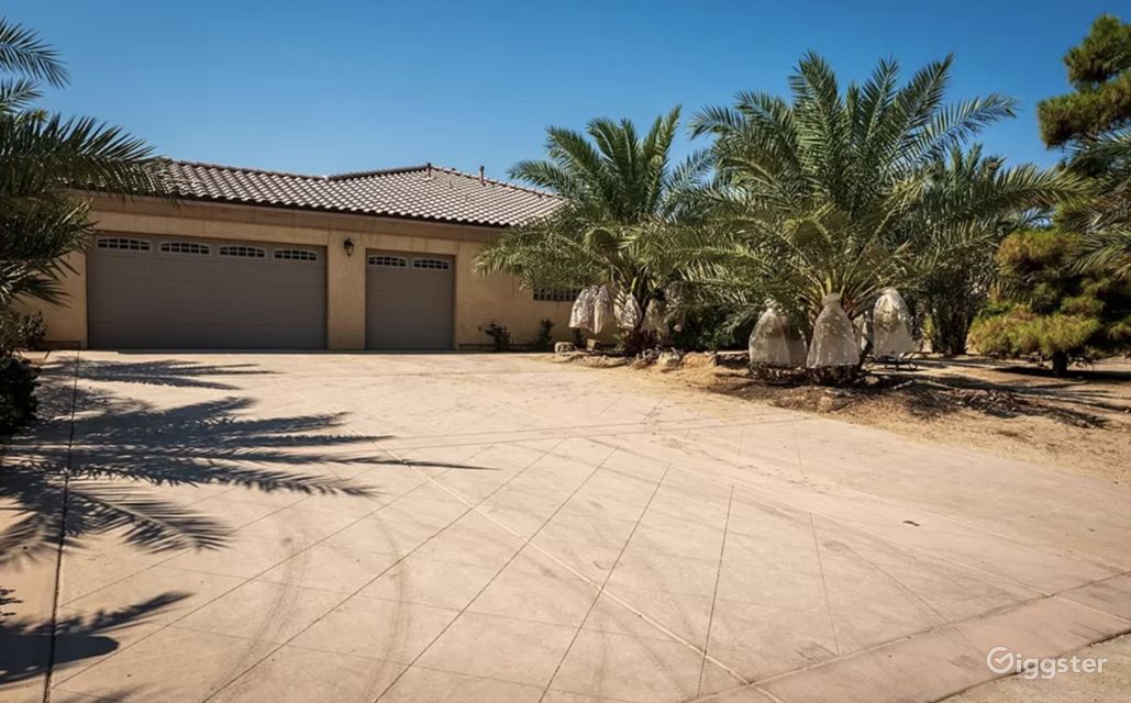 A Villa in Thousand Palms Rent this location on Giggster