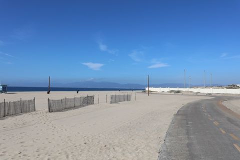 Dockweiler Beach | Lifeguard Towers 59-60 Photo 8