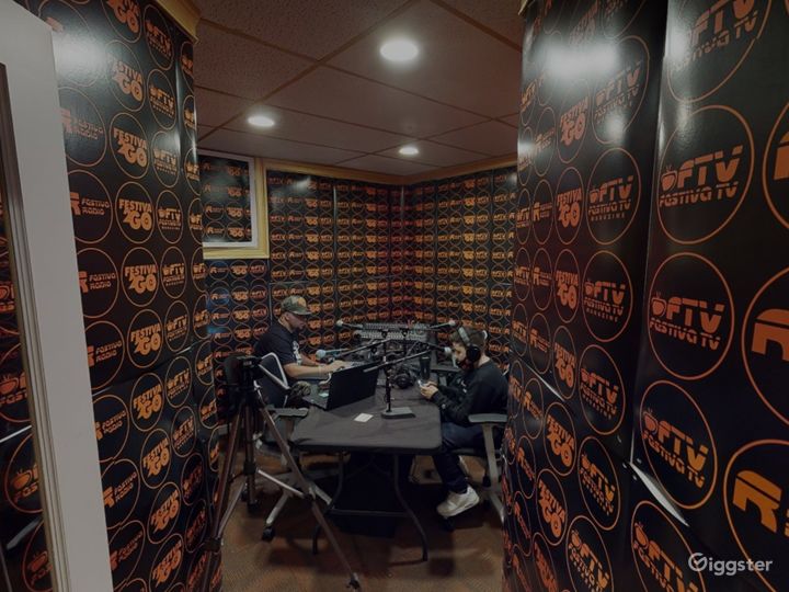 Fully Functioning Podcast Studio in Lyndhurst Rent this location on Giggster