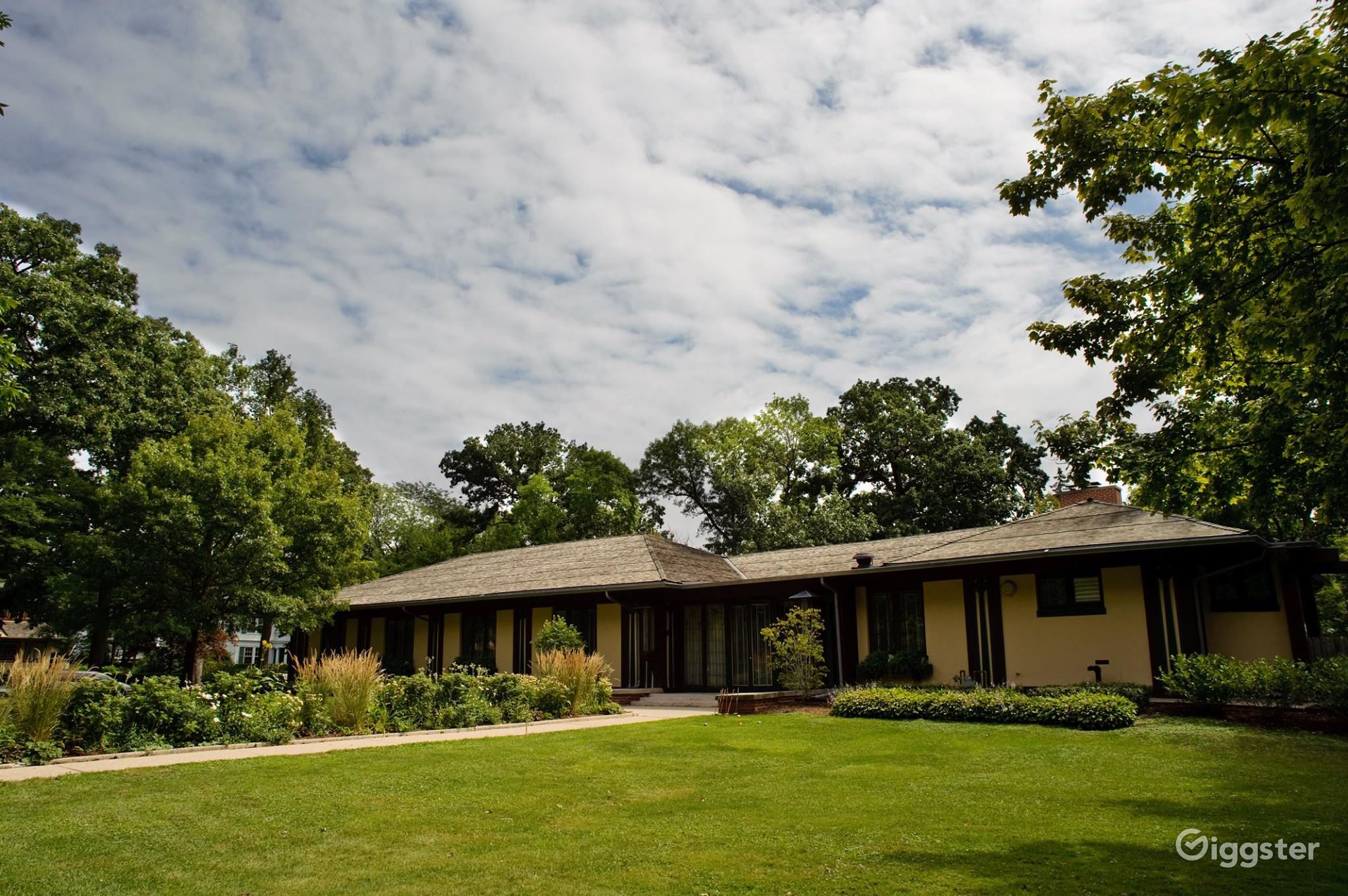 Nationally Historic Assembly Hall in Kenilworth Rent this location on