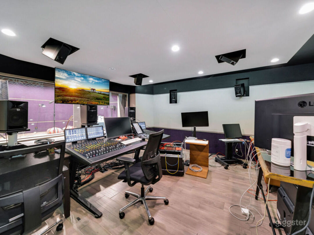 SLEEK &amp; MODERN RECORDING STUDIO – HIGH-TECH  Photo 2