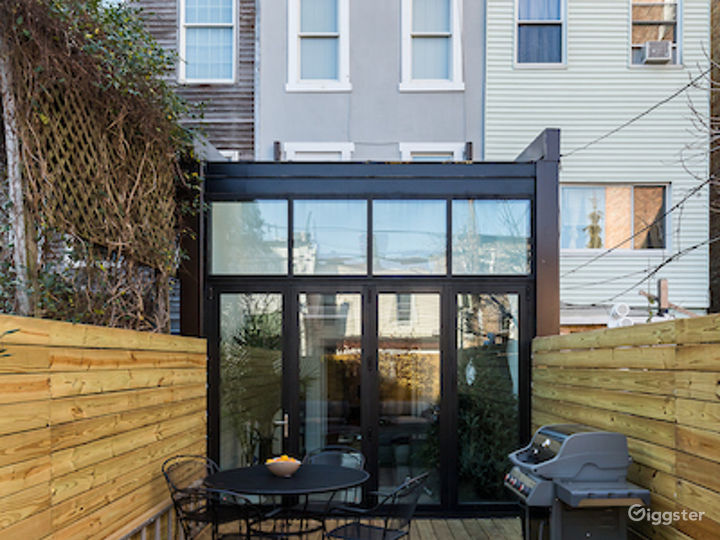 Modern Brooklyn Townhouse Apartment, Loft Style Photo 2