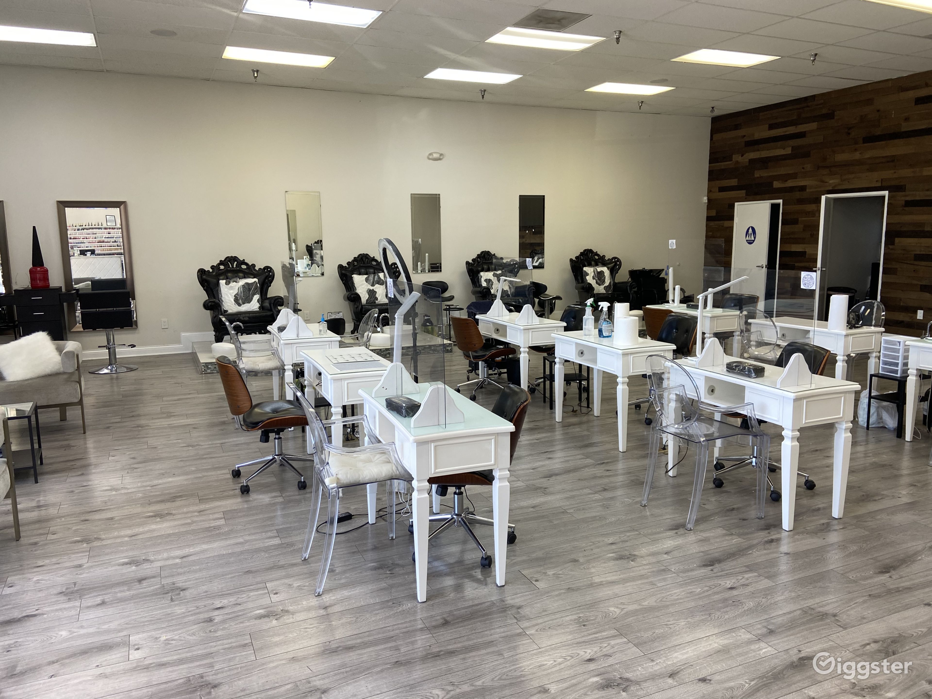 Largest Nail Salon in Glendale Rent this location on Giggster