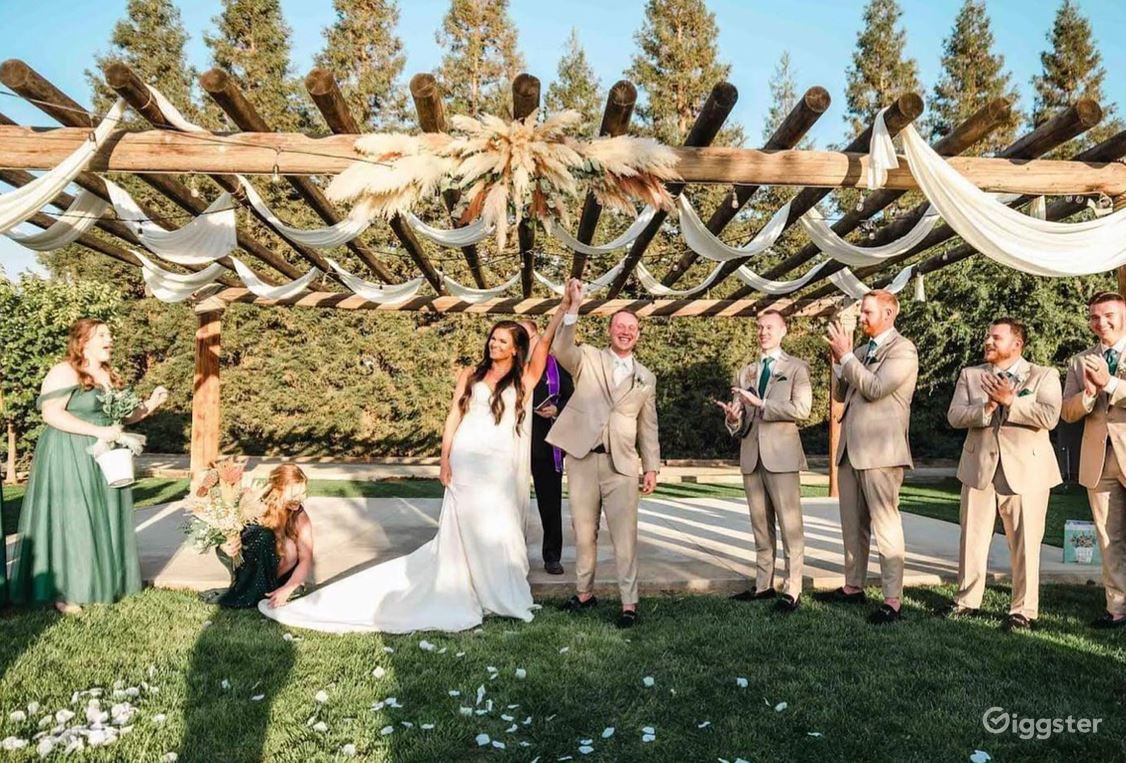 Elegant and Upscale Barn/FarmStyle Wedding Venue in Kingsburg Rent