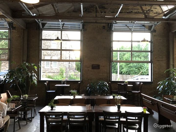 Elegant Bucktown Studio Bar and Event Space Rent this location on