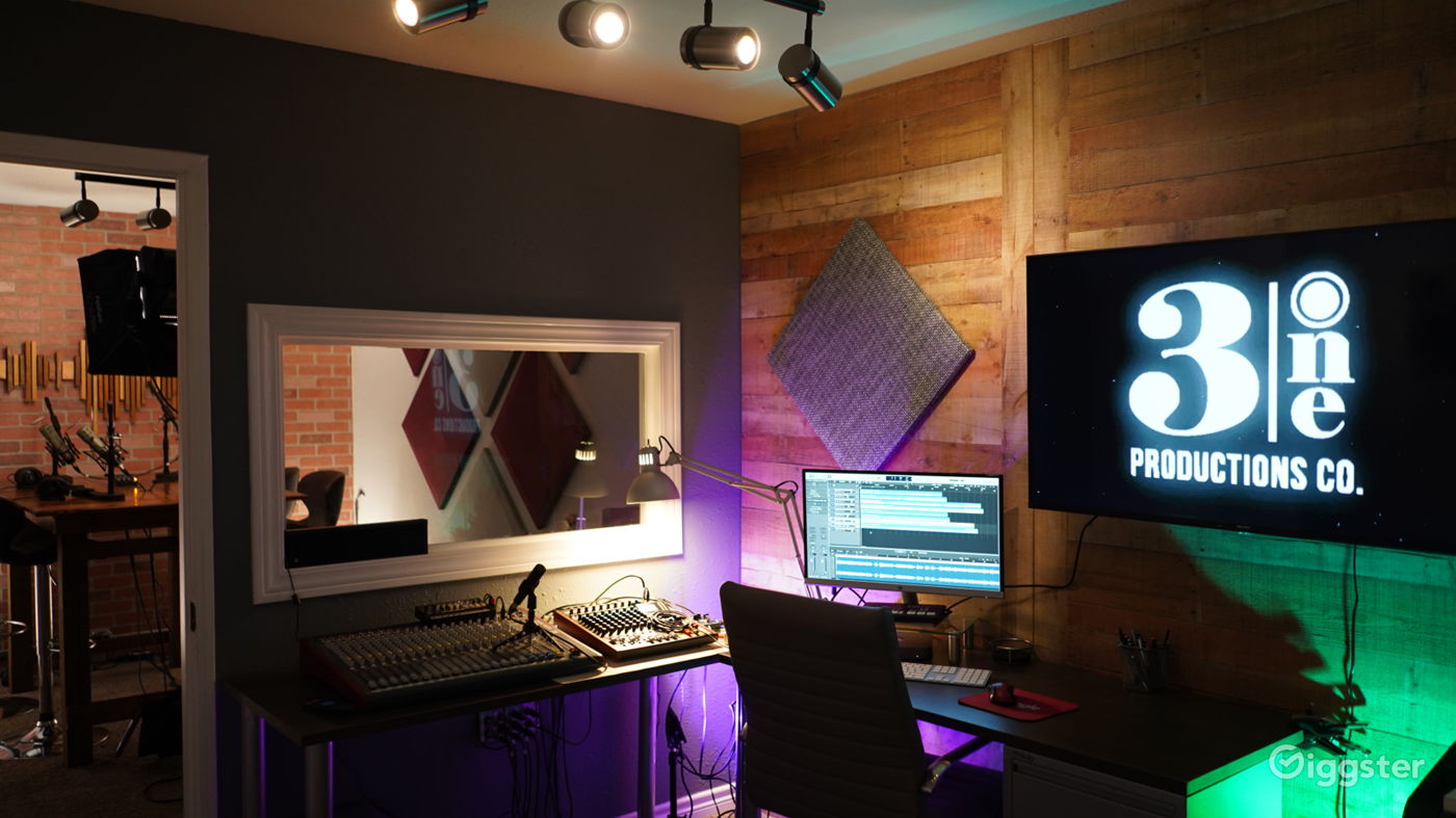 Modern Photography and Film Studio in North Austin Rent this location