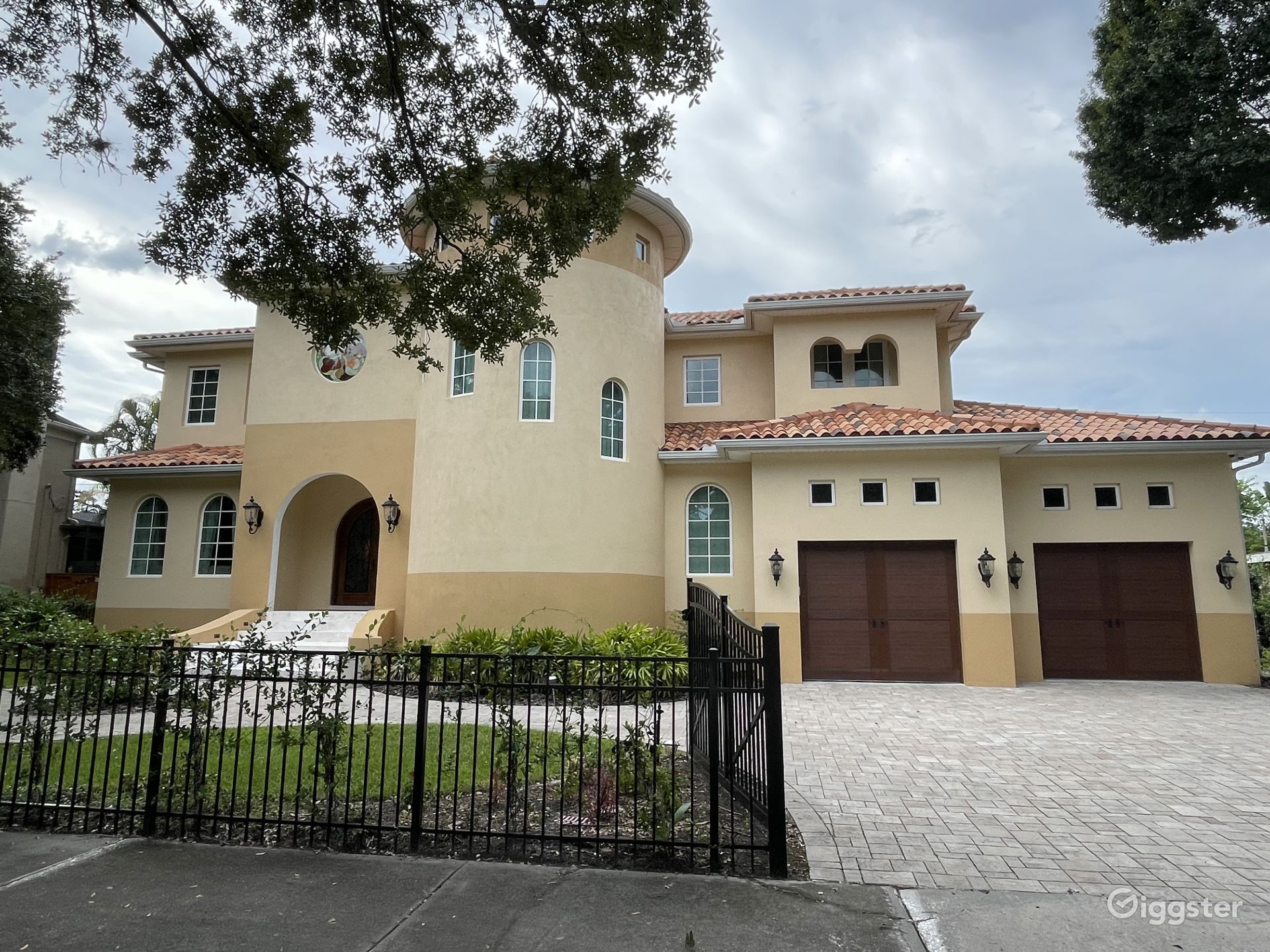 Stunning residence on Davis Island Rent this location on Giggster