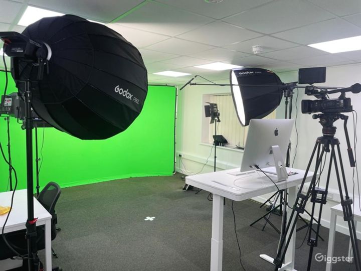 Fully Equipped Photography Studio for £25/hr Rent this location on