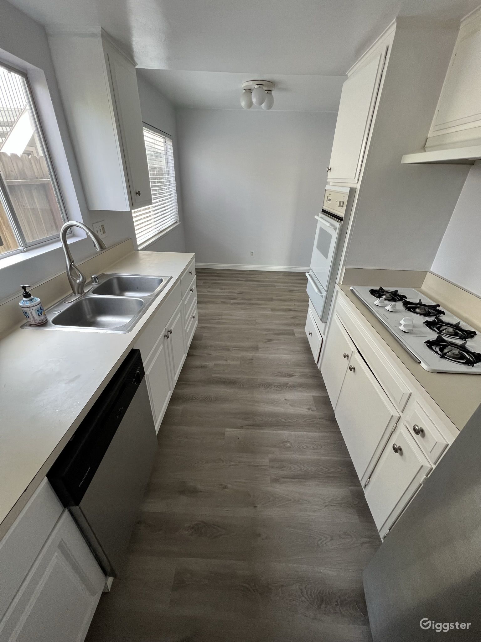 Duplex in Beautiful Ventura Keys Rent this location on Giggster