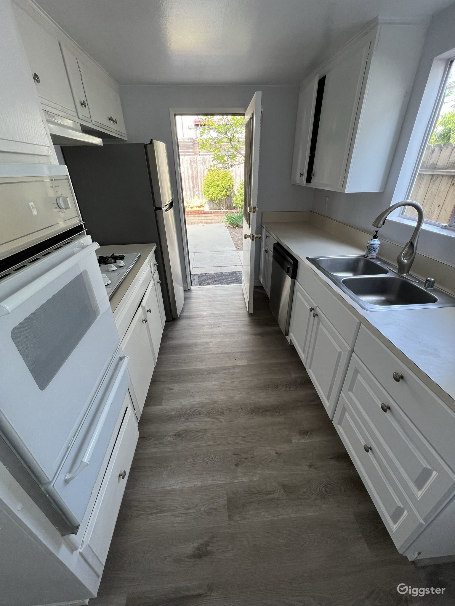 Duplex in Beautiful Ventura Keys Rent this location on Giggster