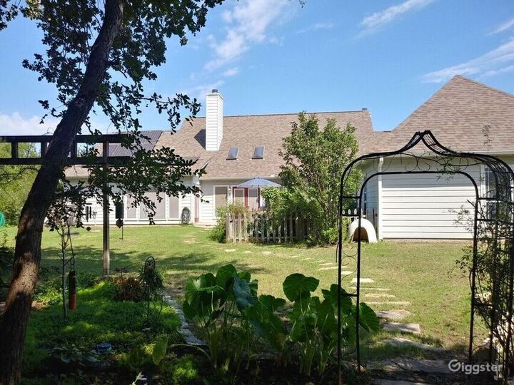 5 Acres Country House Rent this location on Giggster