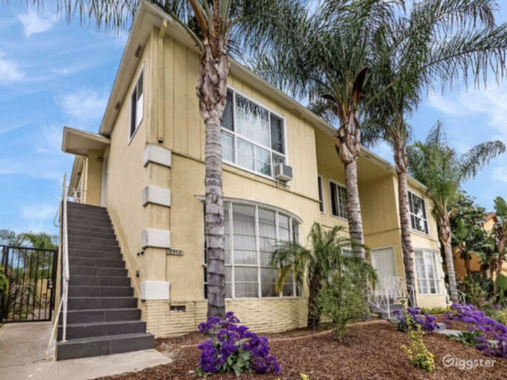 Artsy Beverlywood Home Rent this location on Giggster