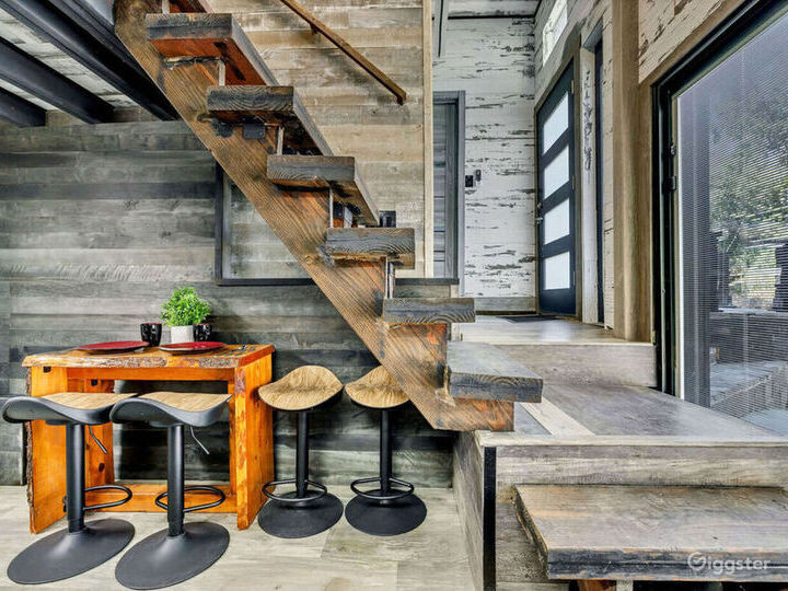 UltraModern Duplex in Woodland Hills Rent this location on Giggster