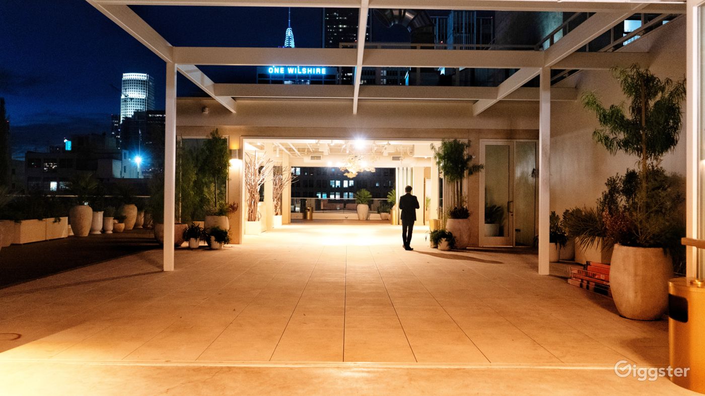 Huge Savanna Rooftop DTLA Indoor & Outdoor Rent this location on