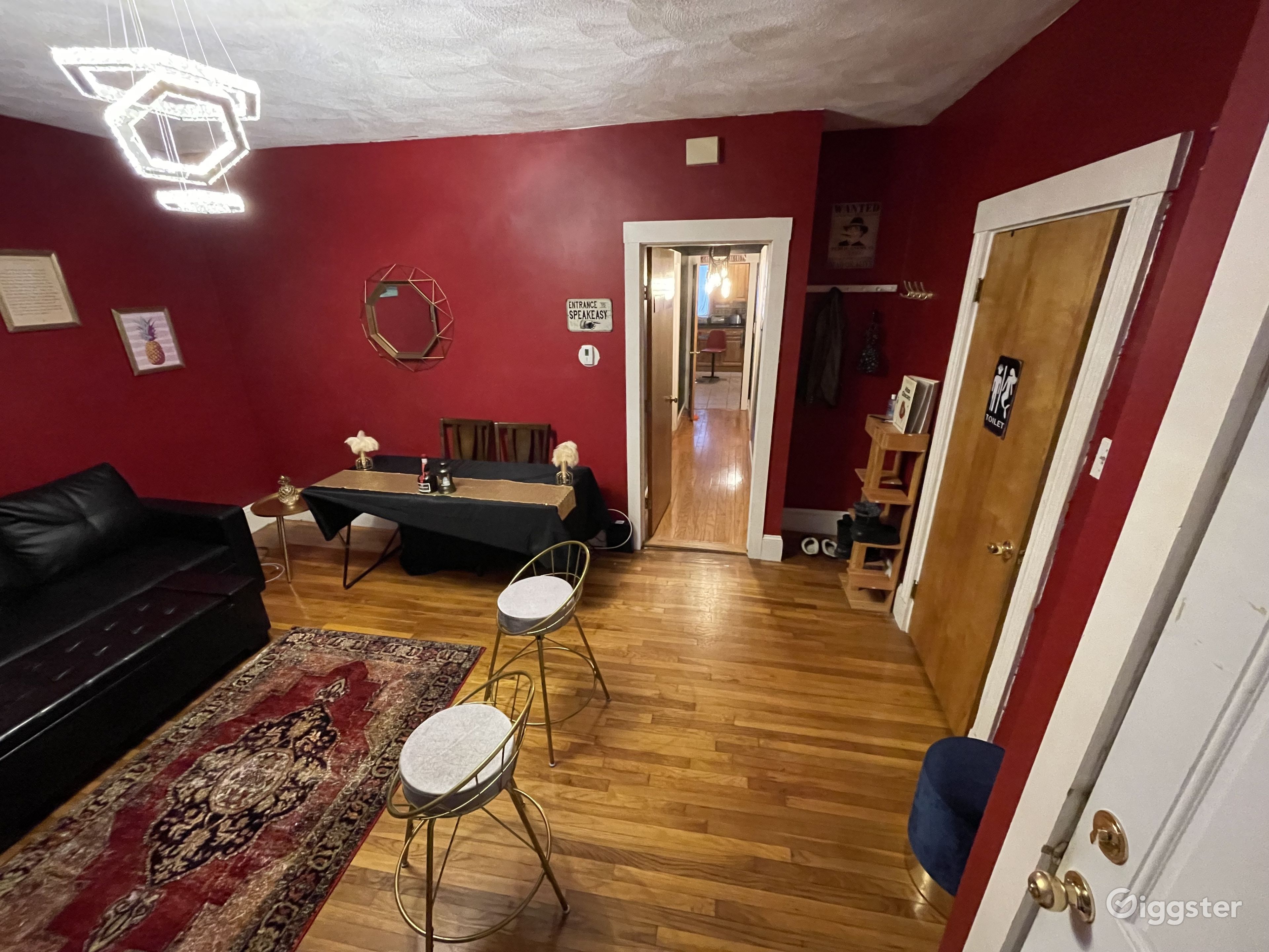 Great Gatsby Apartment Rent this location on Giggster