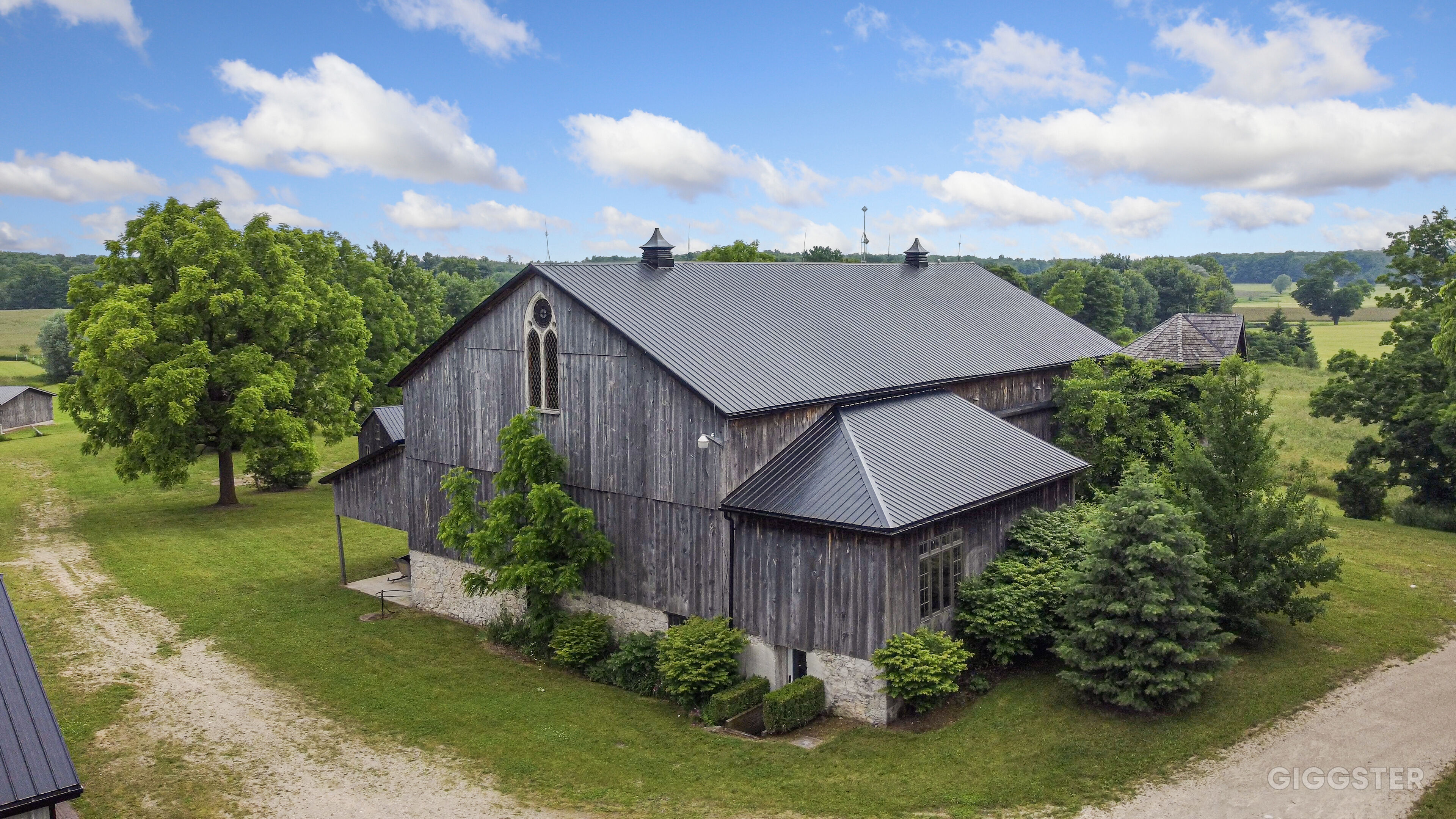 Century Barn on 94 Acres