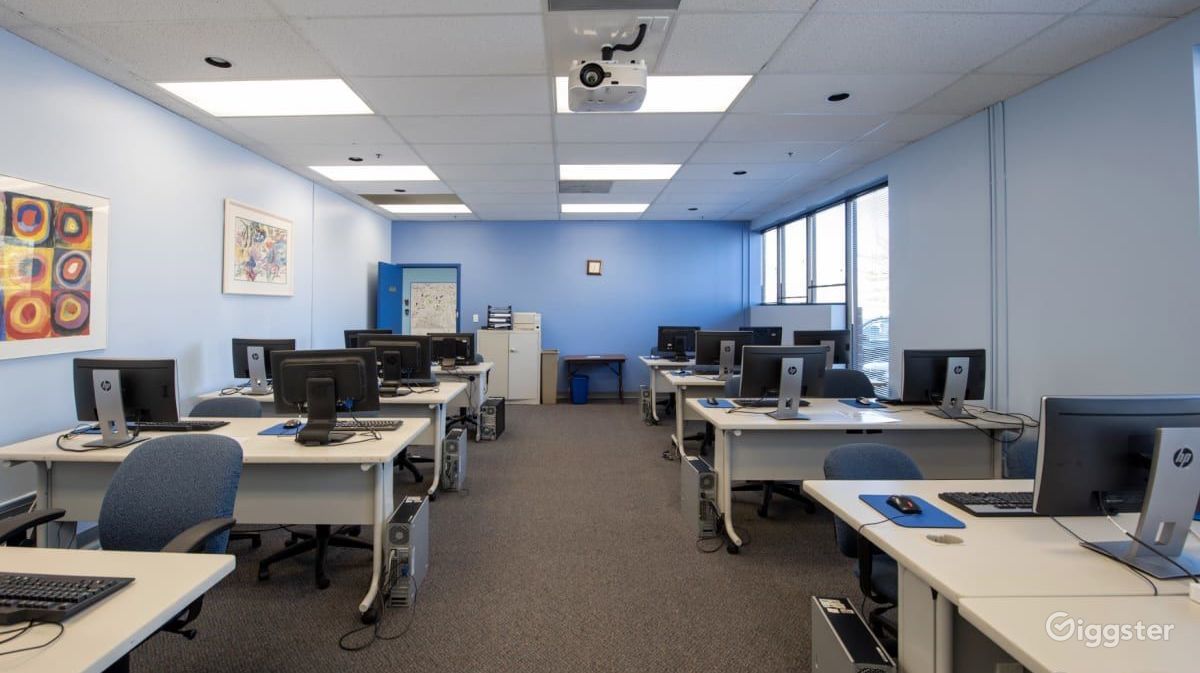 16 Person Fully Equipped Computer Lab | Rent this location on Giggster