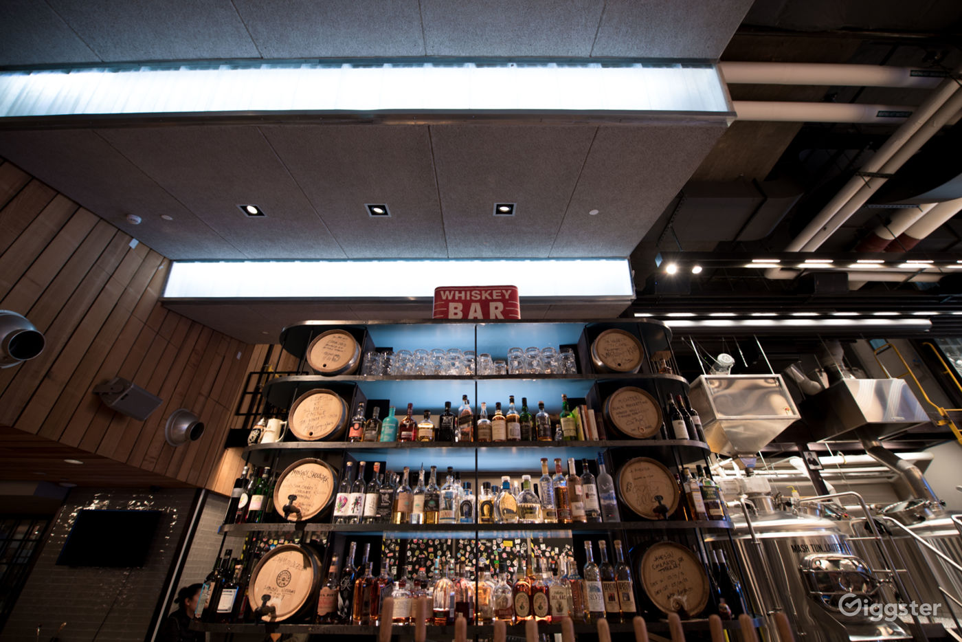 6000sqft. Contemporary Modern Restaurant and Bar Rent this location