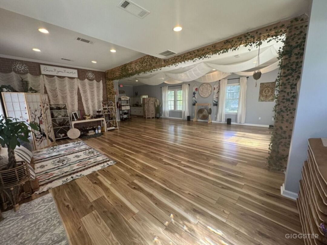 Spacious Event Studio &#38; Wellness Center Photo 3