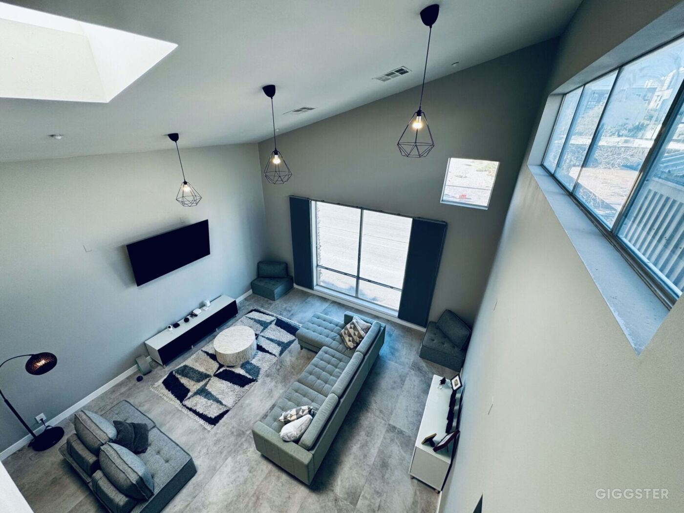 Modern Downtown Loft | Rent this location on Giggster