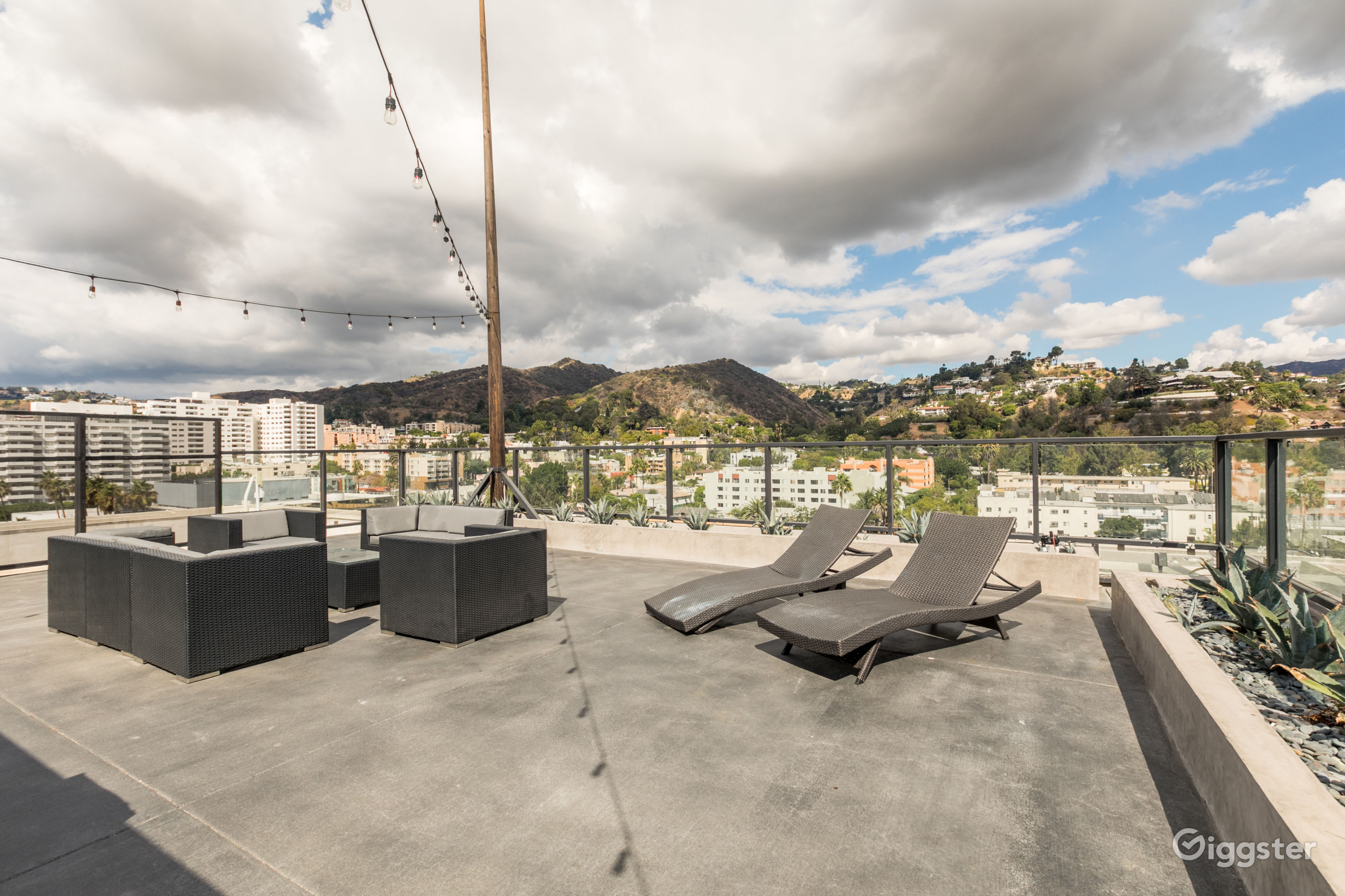 Hollywood Rooftop Rent this location on Giggster