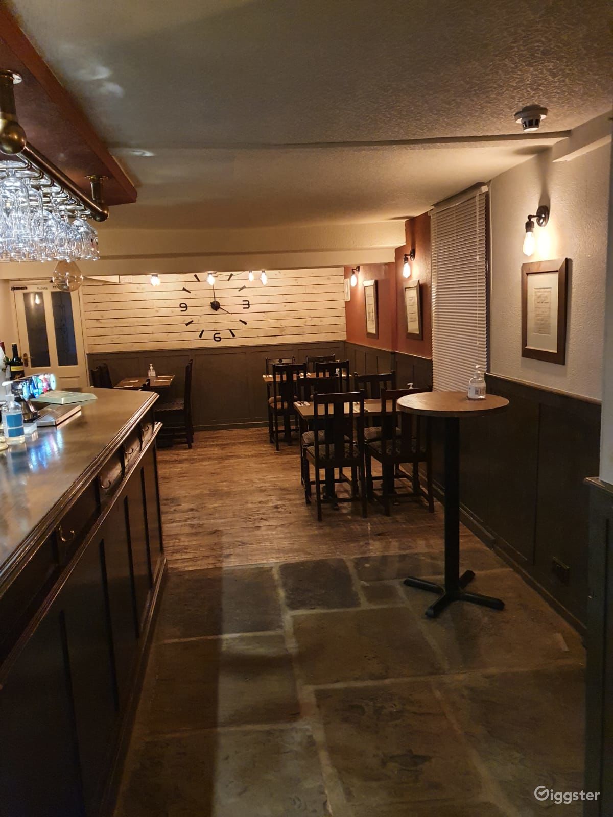 The Century Bar - u4a4b4j