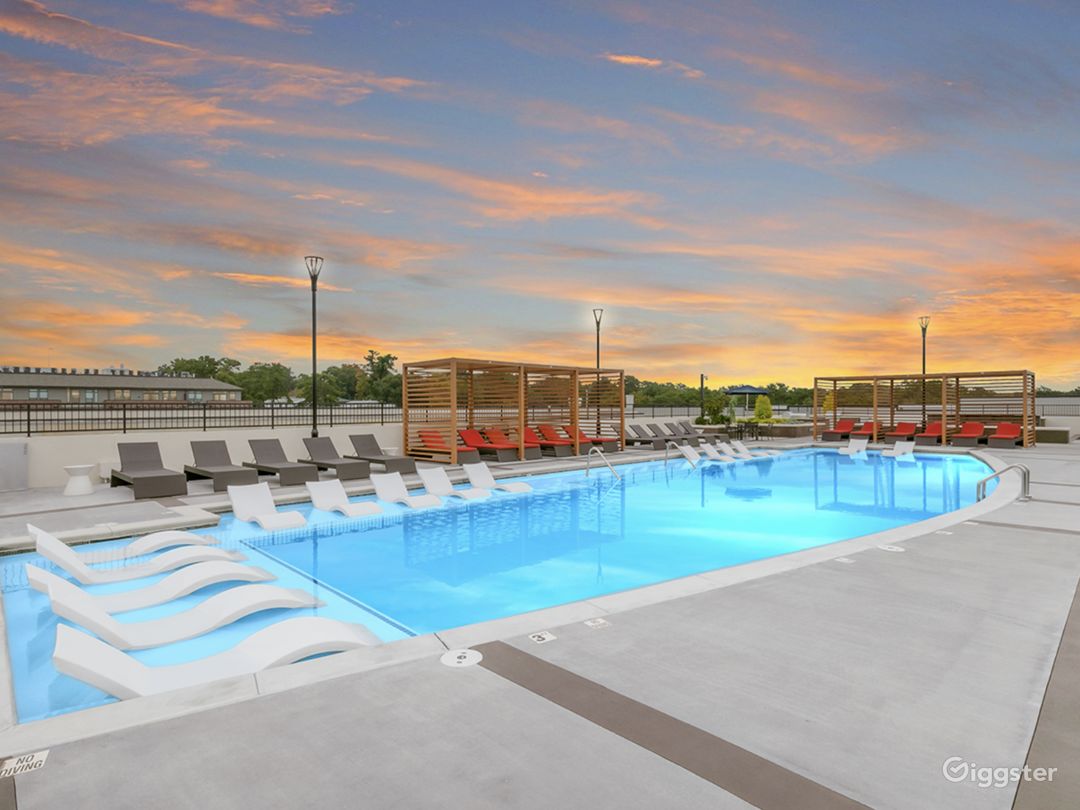 Luxury Apartment with Rooftop Pool Photo 1