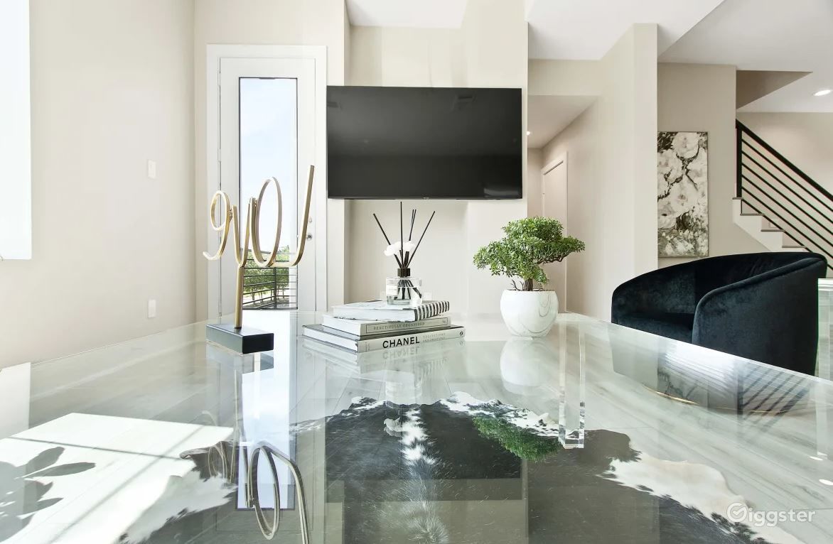 Luxury Townhome in East Downtown Houston Rent this location on Giggster