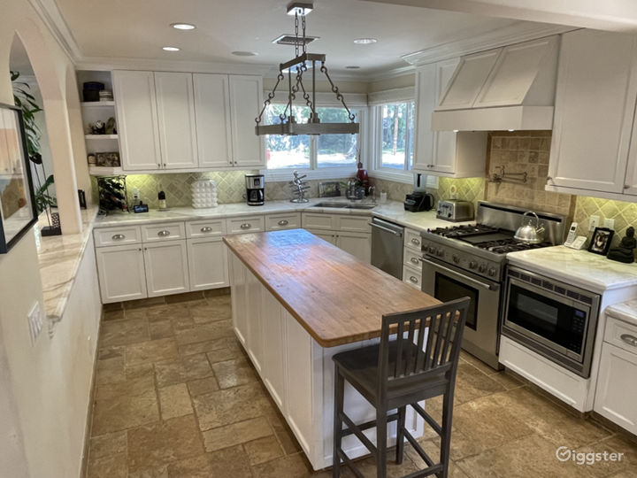 Beautiful, open, bright home in Valley Village Rent this location on