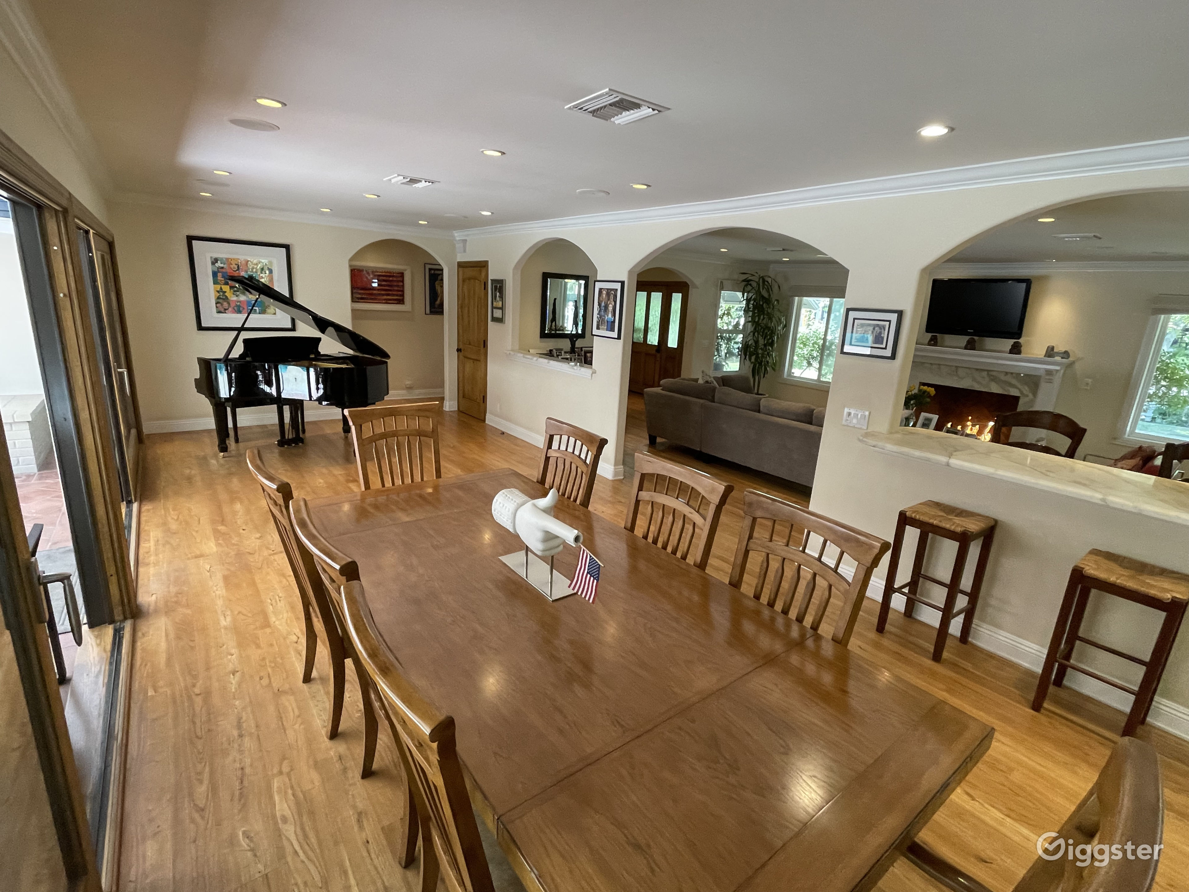 Beautiful, open, bright home in Valley Village Rent this location on