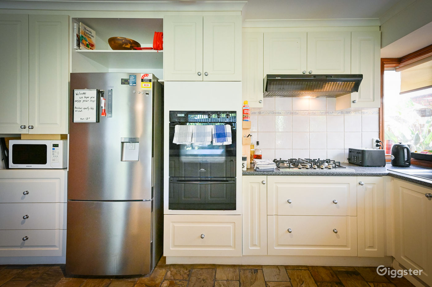 Hoppers Crossing 4BR house, gardens, fireplace... Rent this location