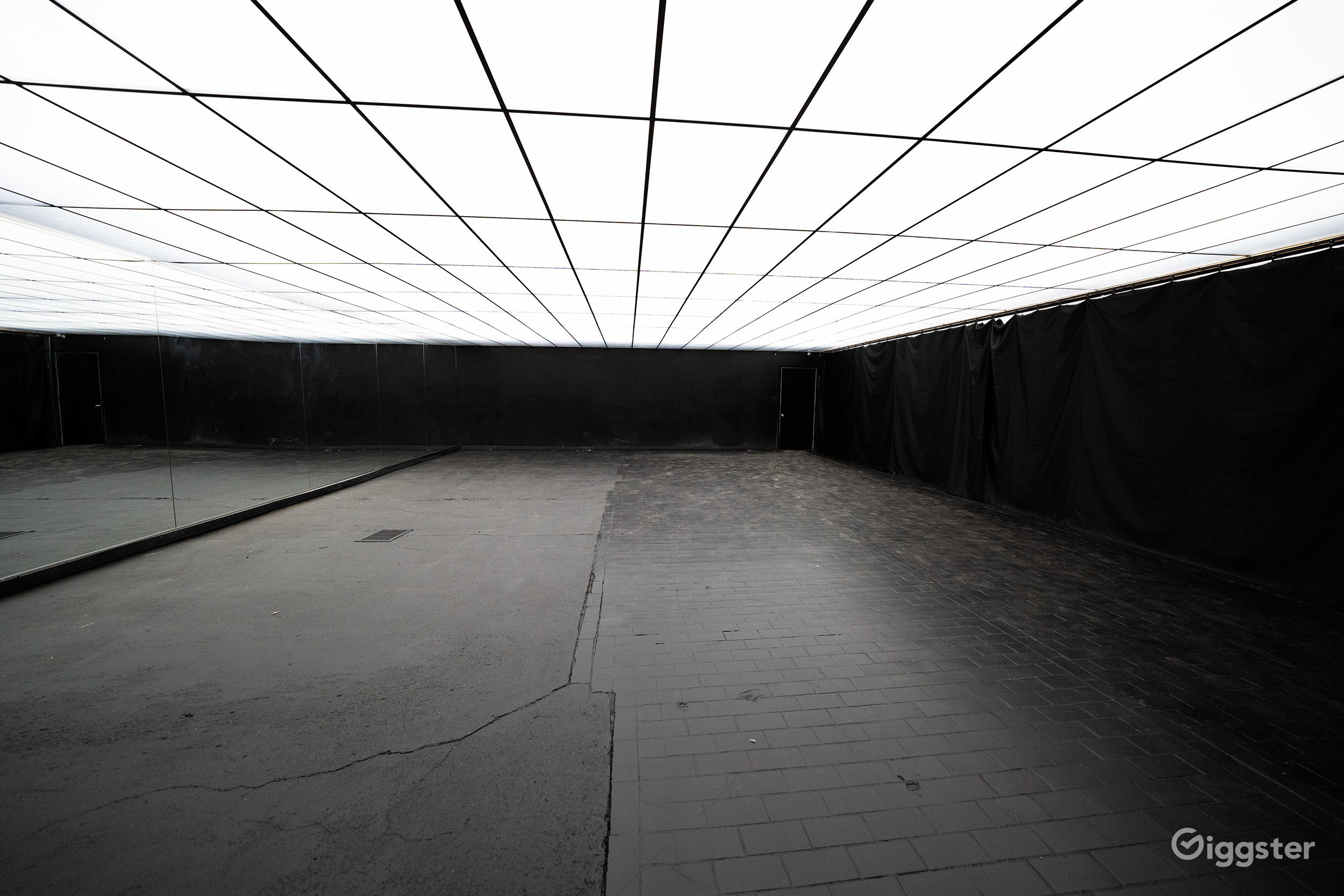 Infinity Room in Brooklyn | Rent this location on Giggster