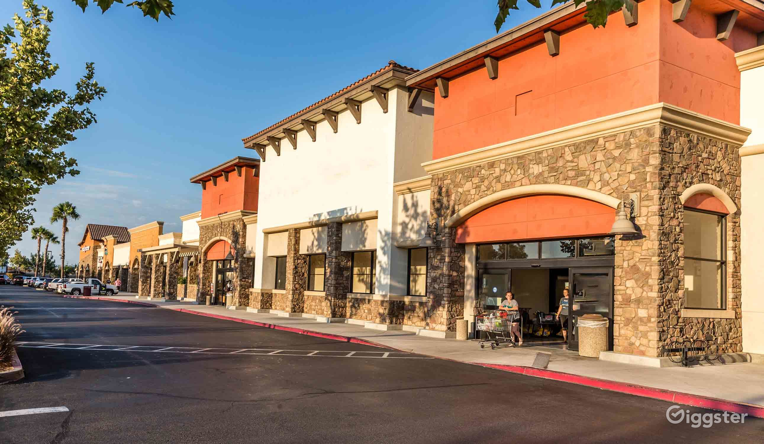 Exciting Shopping Mall in Winchester Rent this location on Giggster