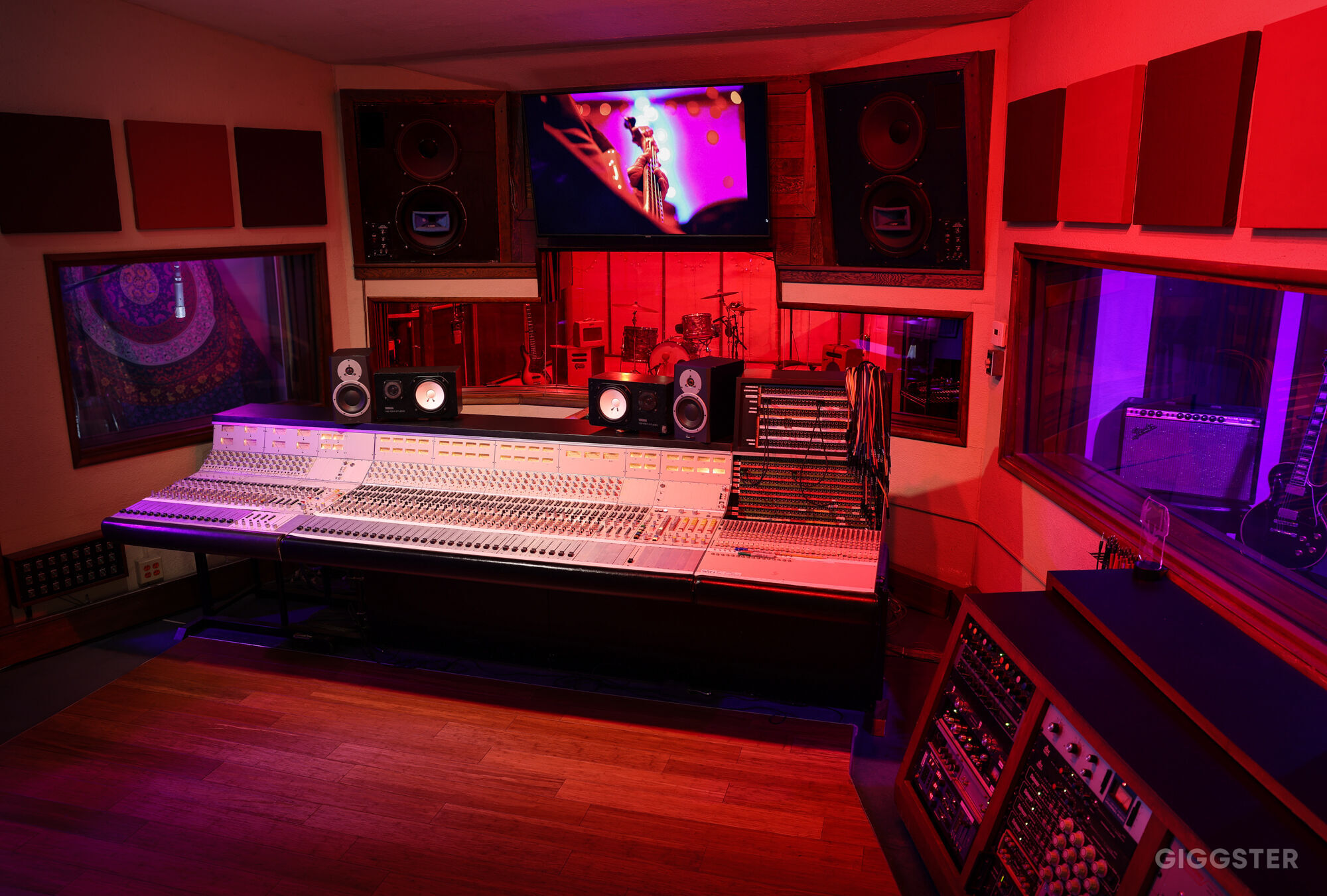 Sound Studios Van Nuys: Vintage Recording Studio for Rent
