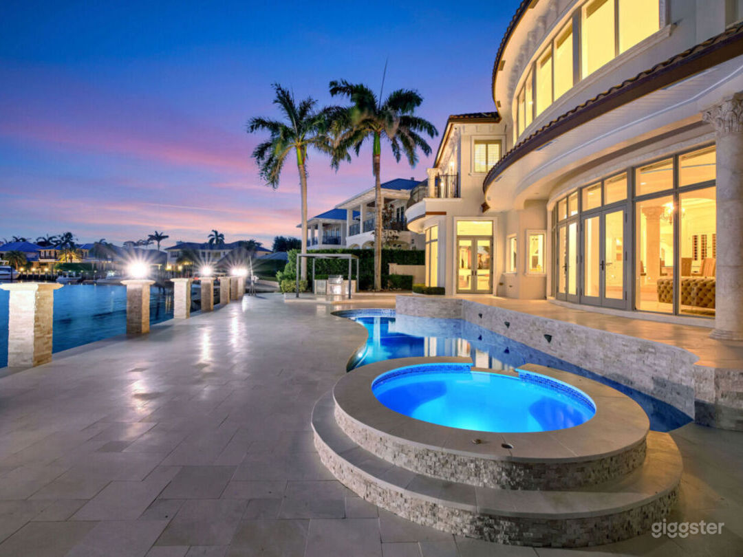 Casa Fellini Waterfront Mansion