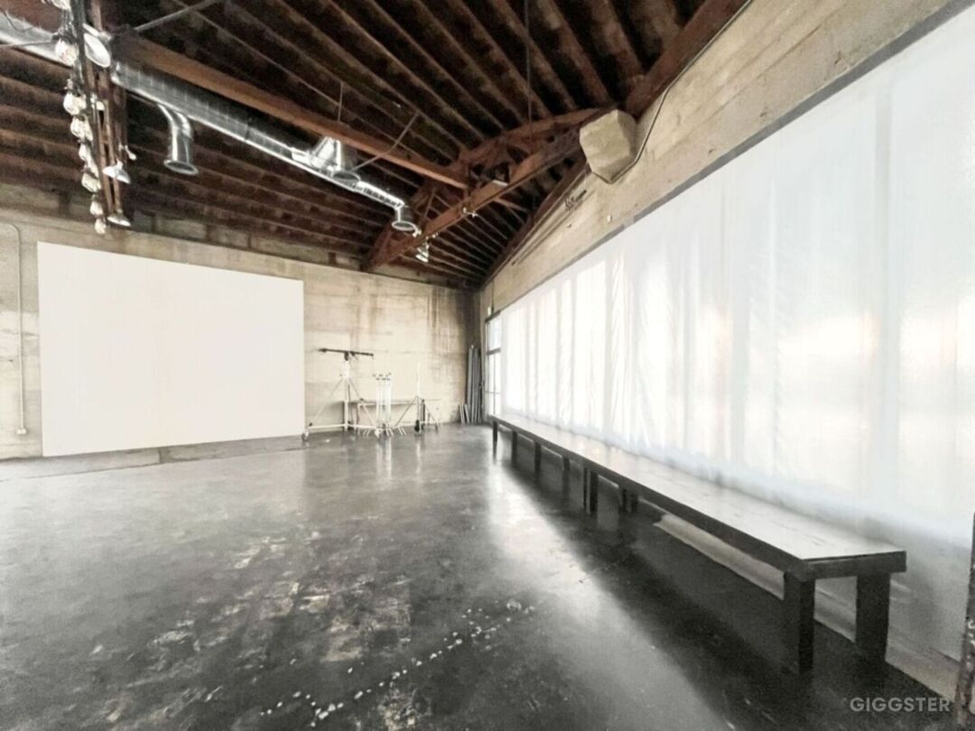 DTLA Storefront Daylight Photo Studio! Rent this location on Giggster