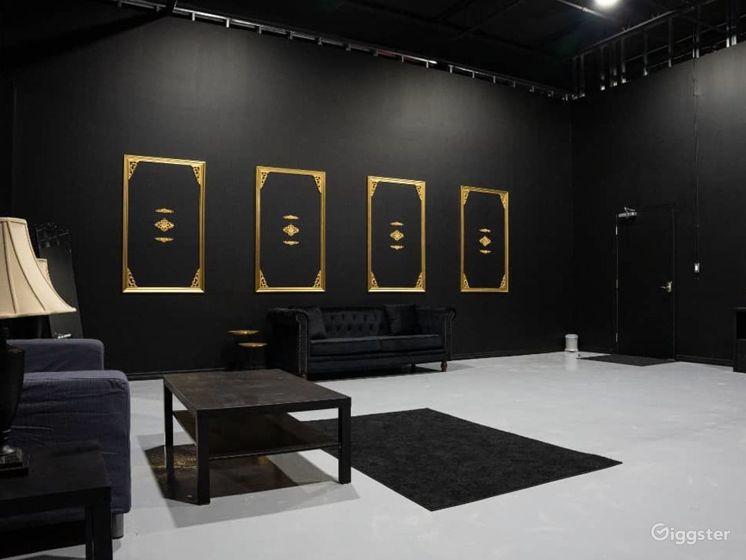 3 Large Urban Studios  Photo 1