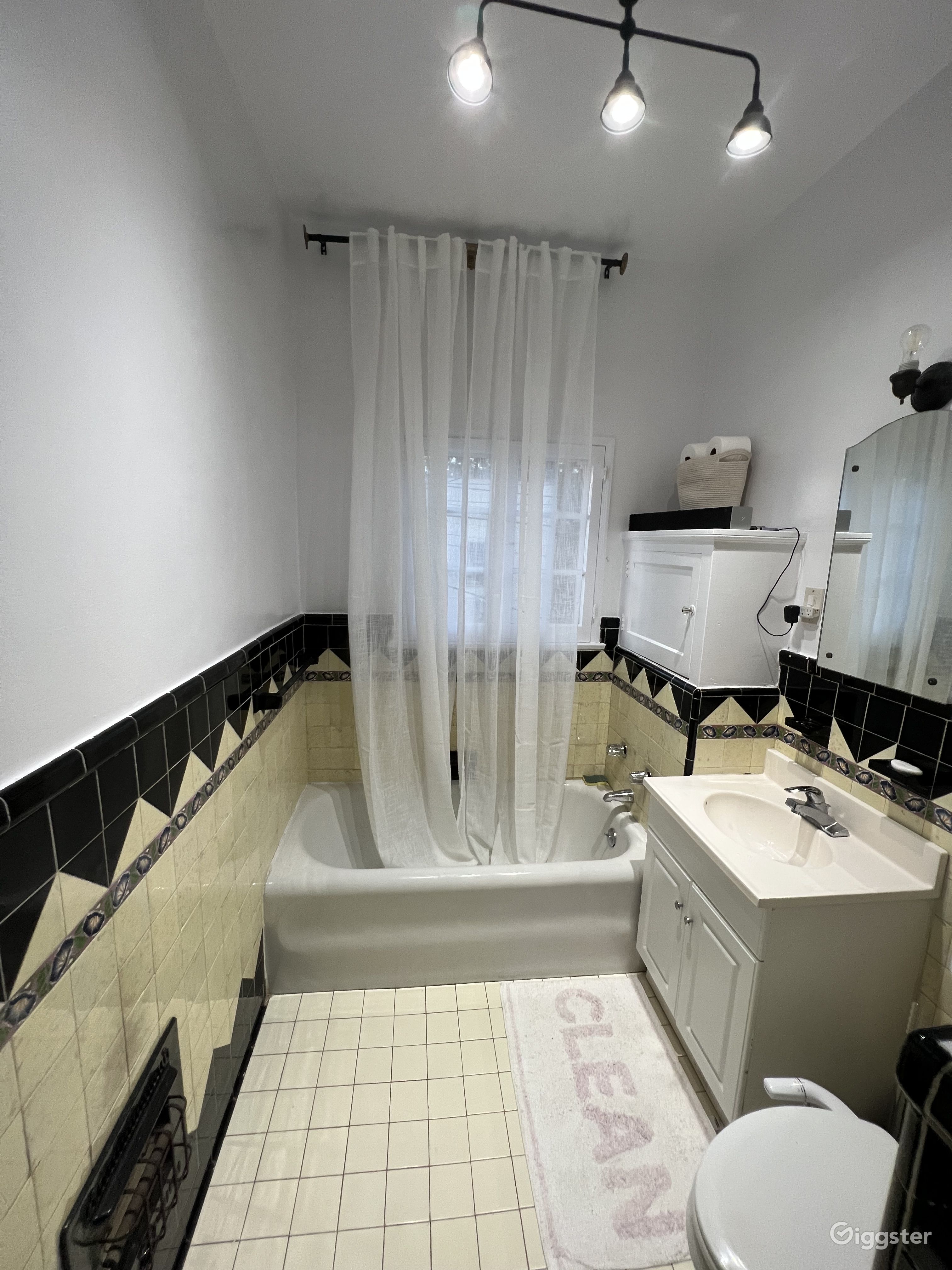 The White House In Leimert Park Rent this location on Giggster