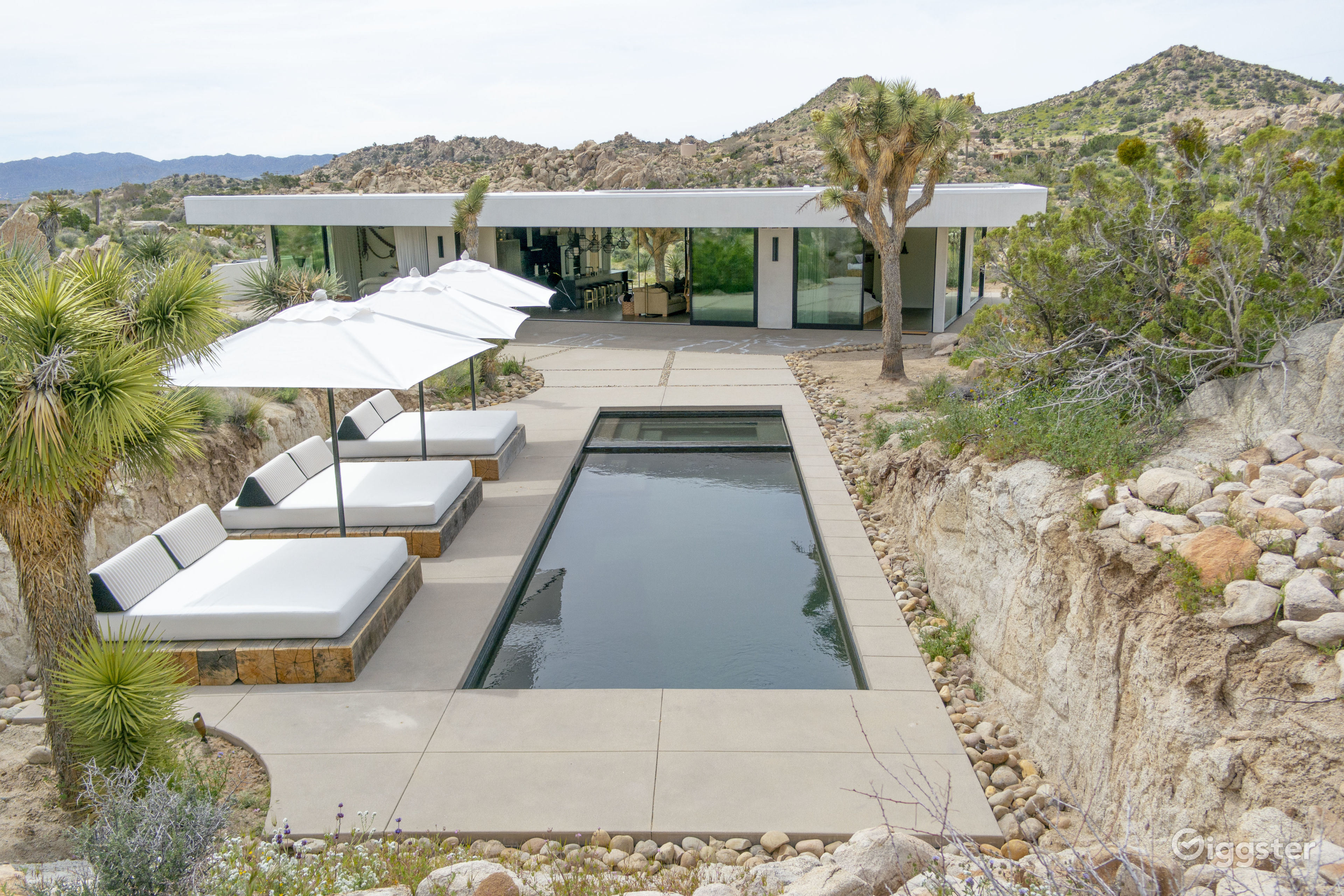 All Glass Villa in Joshua Tree Rent this location on Giggster