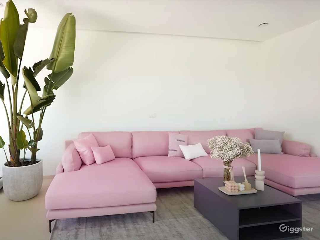 Modern loft w Large Windows Photo 2