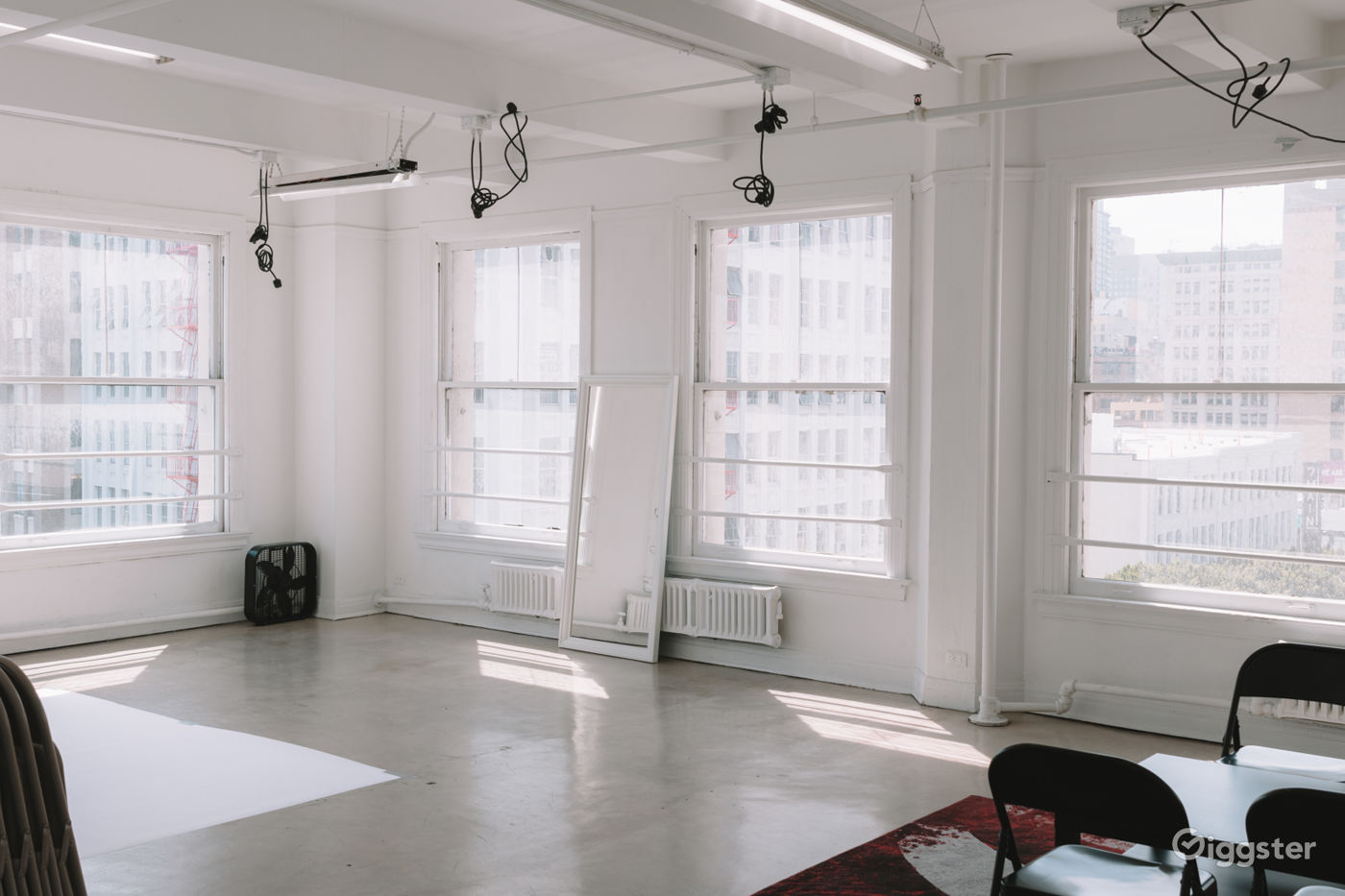 DTLA Natural Lighting Photo/Film Studio Rent this location on Giggster