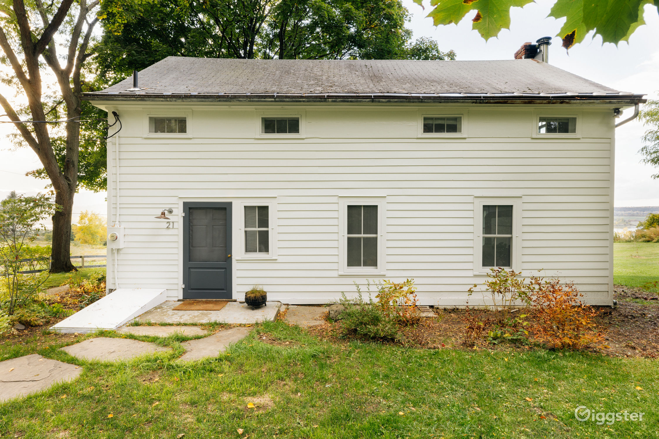 Minimalist upstate farmhouse and barn | Rent this location on Giggster