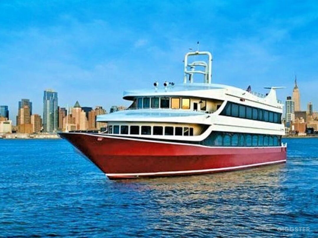 Three-Level Luxury Yacht Charter in NYC Photo 1