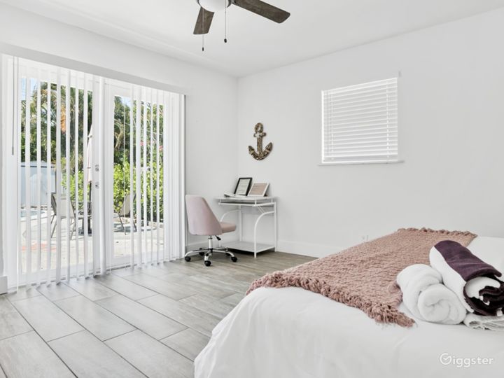 3bed/2ba with private, heated  pool, garage  Photo 5