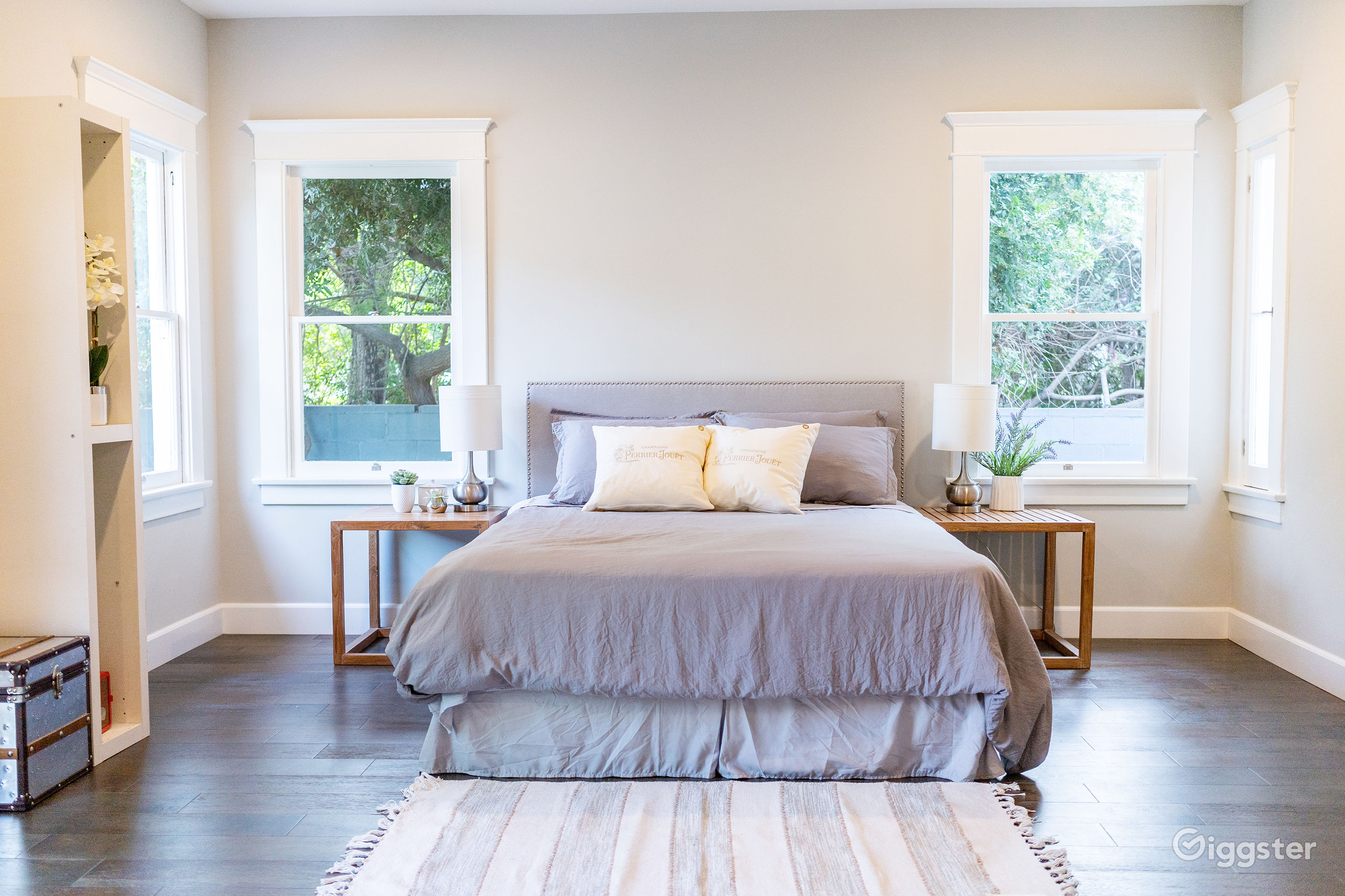 Bright Large Colonial Manor in the Heart of LA | Rent this location on