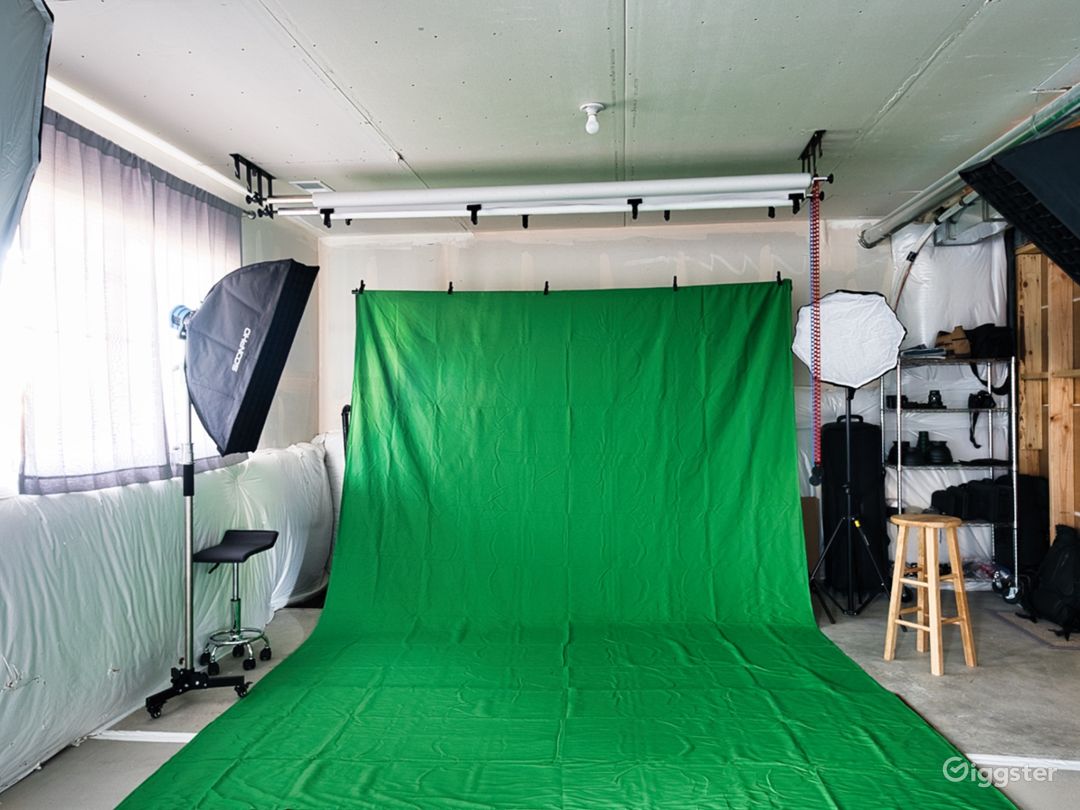 Creative Space with Great Natural Light &amp; Backdrop Photo 3
