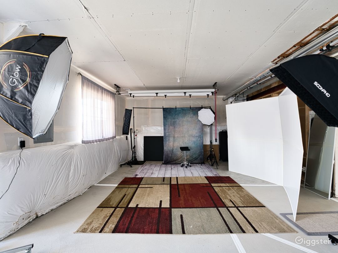 Creative Space with Great Natural Light &amp; Backdrop Photo 4